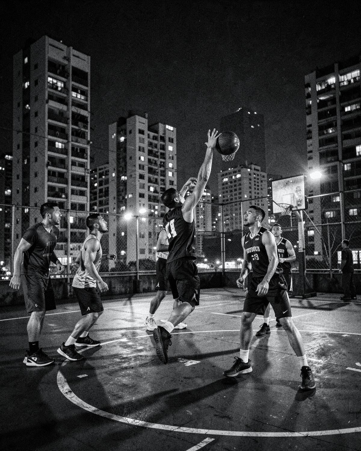 Playing sport in Seoul at night